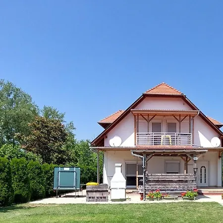 بيت للعطل Mit Pool, Wlan Direkt Am Balatonmáriafürdő